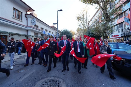 Cumhuriyetimizin 101. Yılı Dolayısıyla Kaymakamımız Mehmet Yıldız'ın Katılımıyla Kortej Yürüyüşü Yapıldı